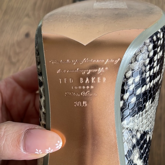Ted Baker - snake skin pointed-toe heels - Picture 10 of 11